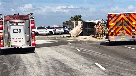 Crash Shuts Down Sb I 75 In Sarasota At Mile Marker 210