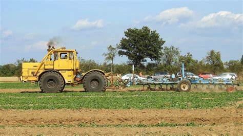 Fotos gratis heno tractor campo granja transporte vehículo