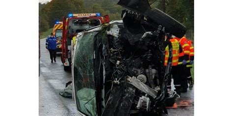 Doubs Accident Dune Ambulance Sur La La Patiente Tu E Le