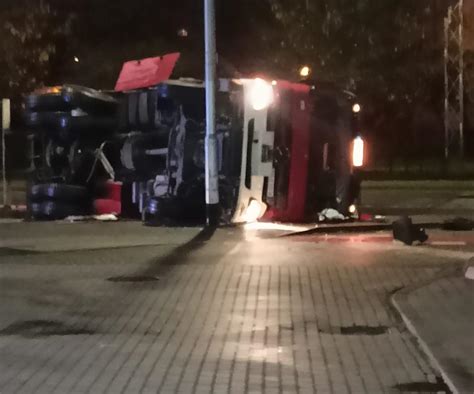 Wypadek Wozu Stra Ackiego I Busa Z Pieczywem Na Bardzkiej We Wroc Awiu