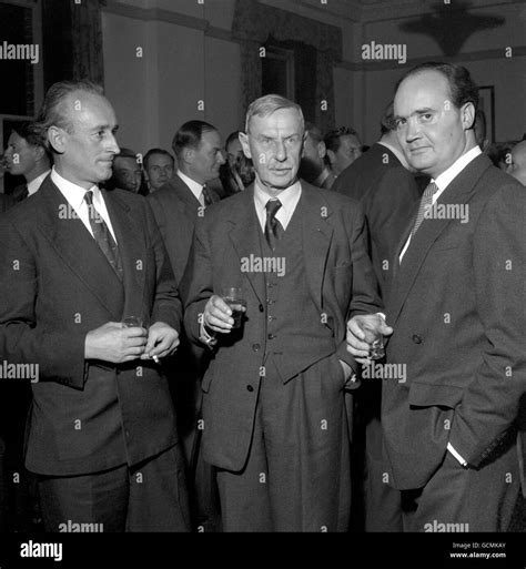 Battle of britain pilots reunion Black and White Stock Photos & Images ...