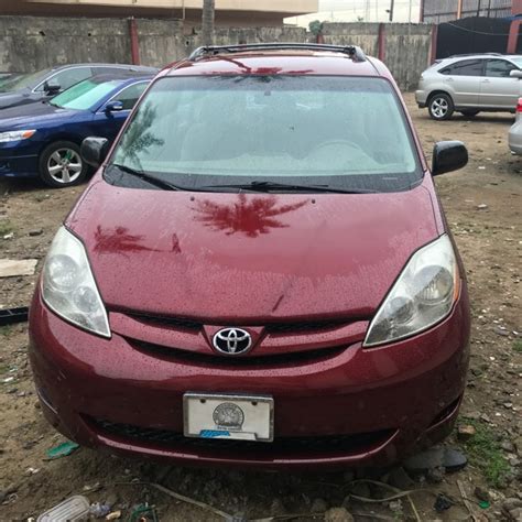 Pristine Clean Toyota Sienna 2006 Model For Grabs Autos Nigeria