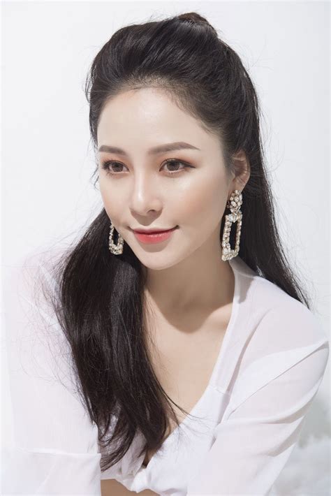 Hot girl Trâm Anh Vẻ ngoài xinh đẹp đi kèm đời tư tai tiếng