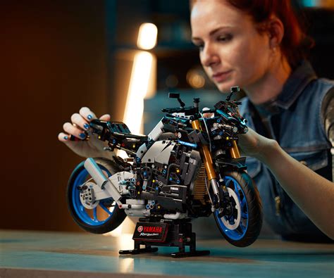 Игрален комплект конструктор ЛЕГО Technic 42159 - Yamaha MT-10 SP | КОМСЕД