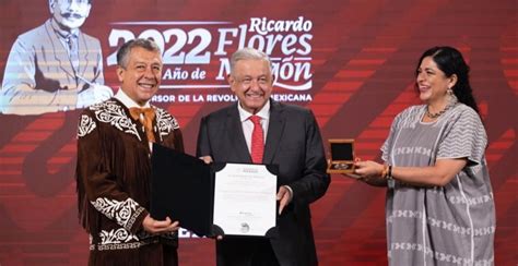 AMLO Hace Entrega Del Premio Nacional De Artes Y Literatura 2020 2021