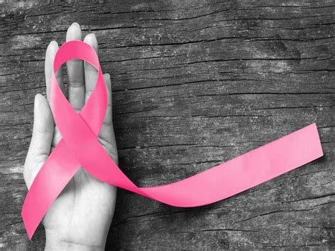 ब्रेस्ट कैंसर Breast Cancer लक्षण कारण इलाज उपचार और परहेज