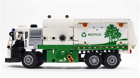 LEGO Technic 42167 Mack LR Electric Garbage Truck review