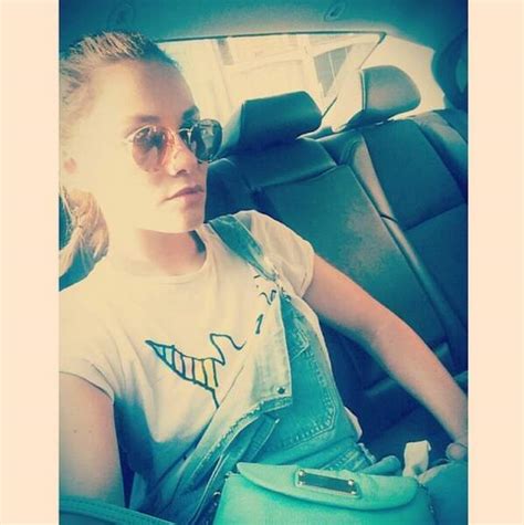 Instagram Caroline Receveur et Ginny Weasley de Harry Potter en bikini Télé Loisirs