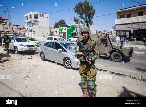 Nablus Pal Stina Mai Israelische Soldaten Bewachen Das Auto