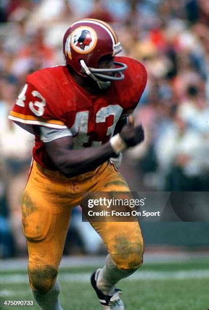 239 Larry Brown Redskins Nfl Photos & High Res Pictures - Getty Images