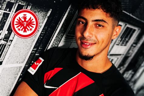 Eintracht Frankfurt Nationalspieler Farès Chaibi ist nun ein stolzer Adler