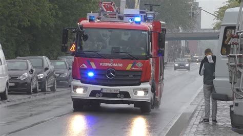 Brandweer Ambulances Met Spoed Naar En Van Verschillende Interventies