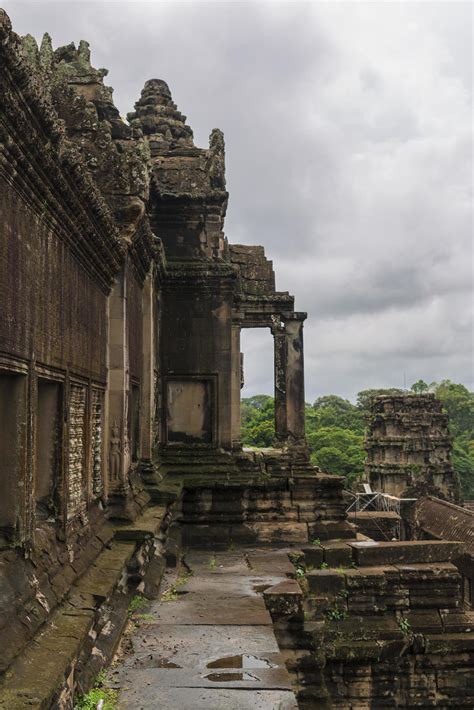 Angkor Wat temple 12888299 Stock Photo at Vecteezy