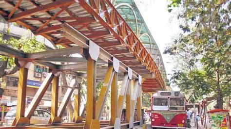 Work on Mumbai skywalks goes on