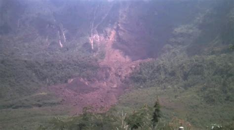 Tebing Disekitar Kawah Gunung Galunggung Longsor Mesjid Tertimbun