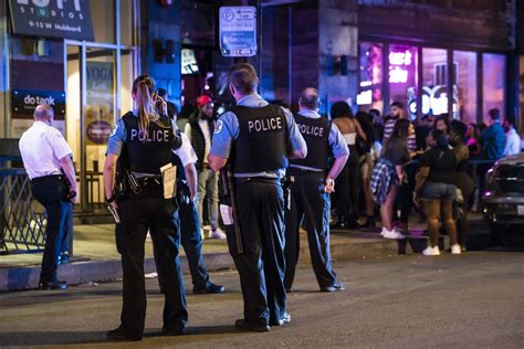 Downtown Chicago Shootings Up 220 Biggest Rise In City ‘people Are