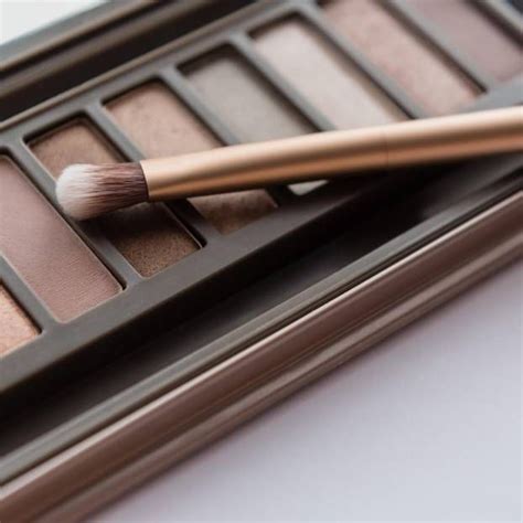 8 Lidschatten Tipps dich vom blutigen Anfänger zum Profi machen Makeup palette Nude