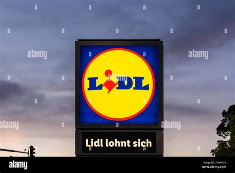 Lidl Company Logo Hi Res Stock Photography And Images Alamy