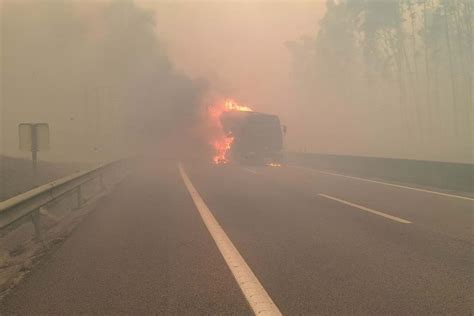 Cami O Destru Do Pelas Chamas Na A Em Sever Do Vouga Portugal