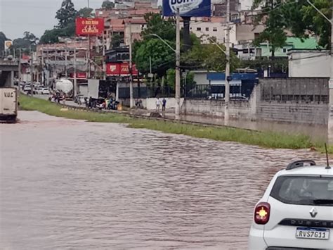 Alagamento interdita rodovia Régis Bittencourt em ambos os sentidos