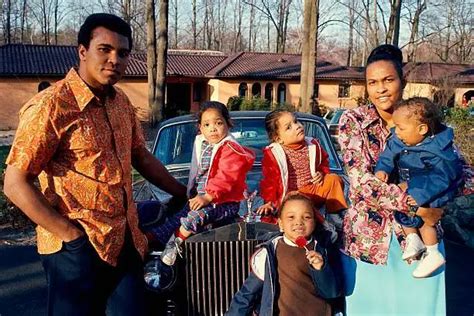 MUHAMMAD ALI WITH family twin daughters Jamillah and Rasheda - 1973 Old Photo EUR 6,54 - PicClick FR