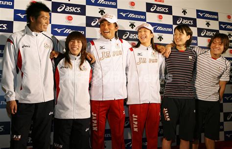 北京五輪の日本代表選手団公式スポーツウエアが発表される 写真4枚 国際ニュース：afpbb News