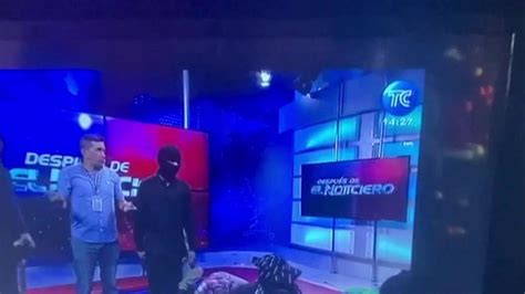 Unruhen in Ecuador Bewaffnete stürmen Live TV Sendung in Ecuador und