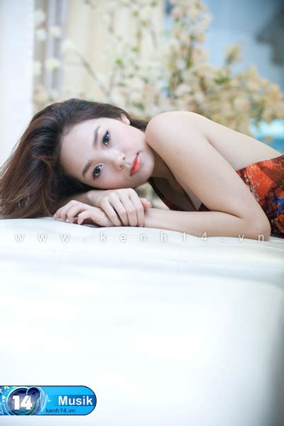 Minh Hằng tung ảnh clip hot và âm thầm ra mắt album vol 2