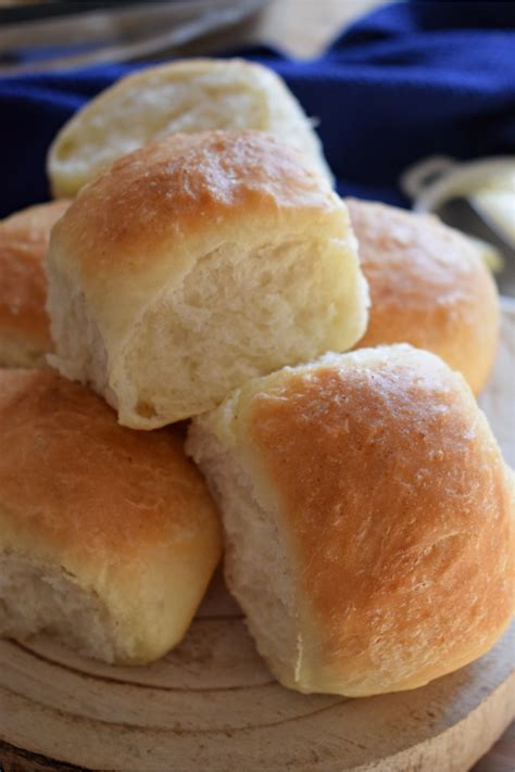 Fluffy White Dinner Rolls Julias Cuisine