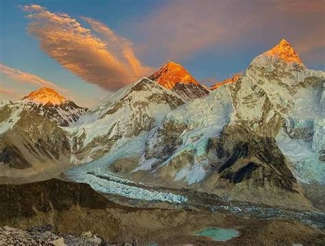 Mount Everest - Sagarmatha - Heighest point of the World (8848m.)