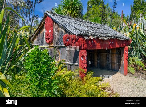 Traditional Maori Whare Or House At Hamilton Gardens Stock Photo Alamy