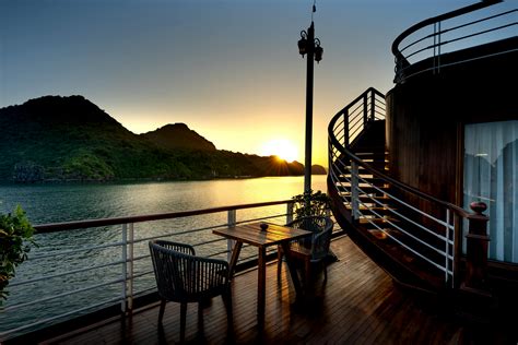 sun deck restaurants      sun deck