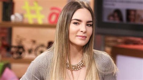 Belinda presume cinturita de avispa en bikini y diminutos shorts Radio Fórmula