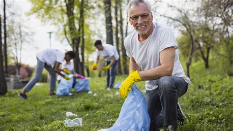 9 Benefits Of Volunteering For Older Adults Vantage Aging