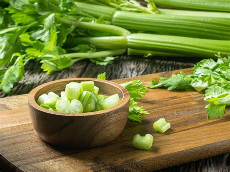 17 Amazing Benefits Of Celery For Skin, Hair & Health