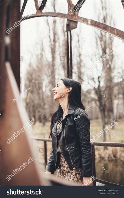 Beautiful Brunette Fashion Model Beautiful Hair Stock Photo 1369980950 Shutterstock