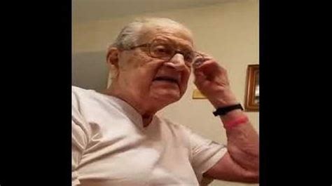 Un homme de 98 ans réalise qu il est vieux Vidéo Dailymotion