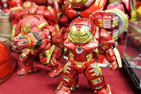 Seleccionado Enfocado En La Figura De Acci N De Iron Man Del C Mic Y