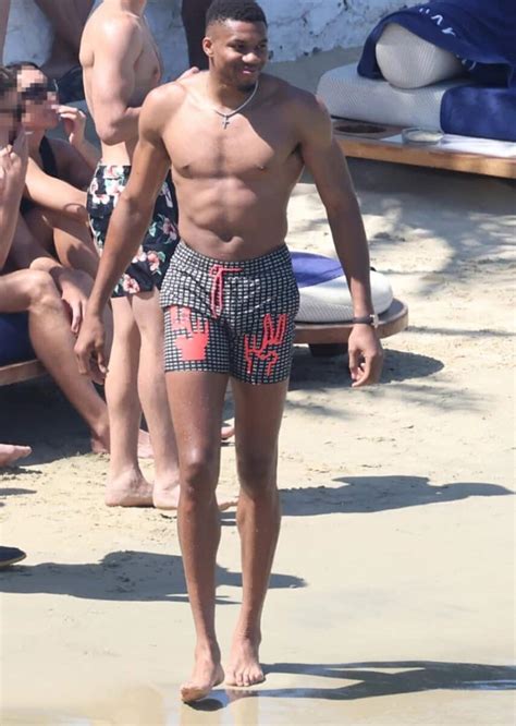 Antetokounmpo Brothers Holiday In Mykonos See The Photos