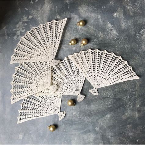 Set Of 5 Starched Crocheted Fans Vintage White Lace Like Etsy Canada White Vintage Etsy