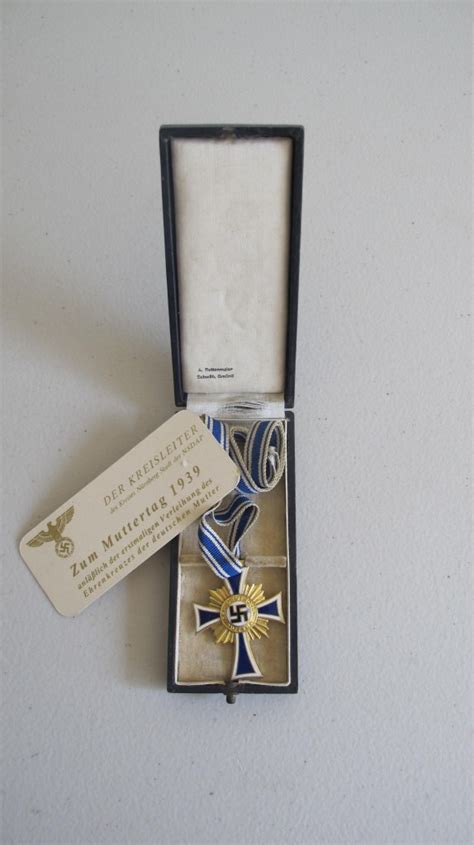 Third Reich German Cased Mothers Cross In Gold With Presentation Card