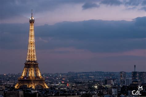 Arc de Triomphe vue sur la Tour Eiffel à la tombée de la nuit Mon