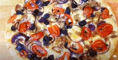 Focaccia Con Tonno E Pomodori Ricetta Facile E Veloce Da Preparare