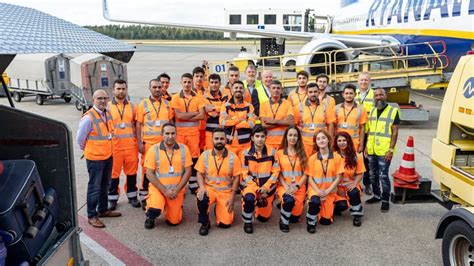 Nürnberg Sie sind da Türkische Hilfskräfte helfen jetzt am Flughafen aus