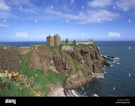 dh DUNNOTTAR CASTLE KINCARDINESHIRE Castle stronghold on sea cliff ...