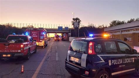 Statale Lecce Brindisi Crollano Pezzi Di Cemento Dal Cavalcavia