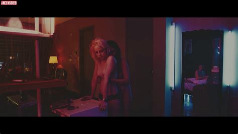 Silvia Varón nude pics seite 1