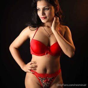 Resmi Nair Indian MILF Photo Gallery