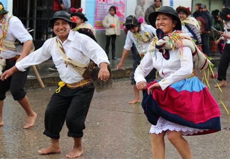 Huaylash Folclórico Antiguo De La Danza Foto de archivo Imagen de