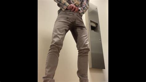 Dégoulinant Dans Les Toilettes Publiques Pornhub Gay